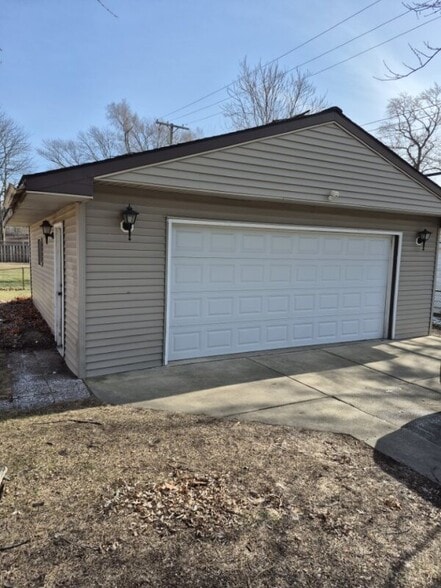 Building Photo - 35047 Harroun St