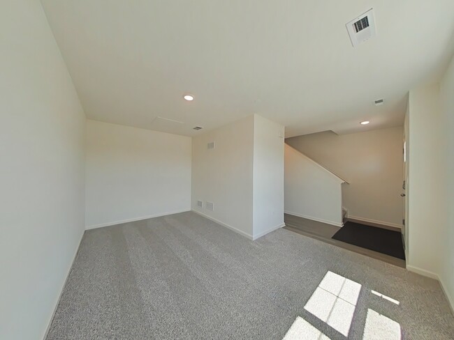 Building Photo - 351 Bridgeview Ct