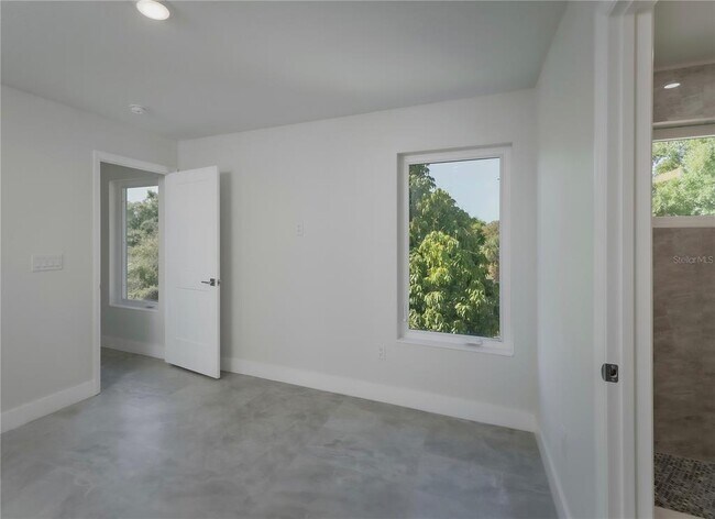 Building Photo - 310 Hibiscus St