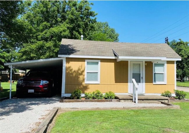 Primary Photo - 1115 N Sioux Ave