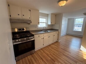 Building Photo - 49 1/2 Elm St