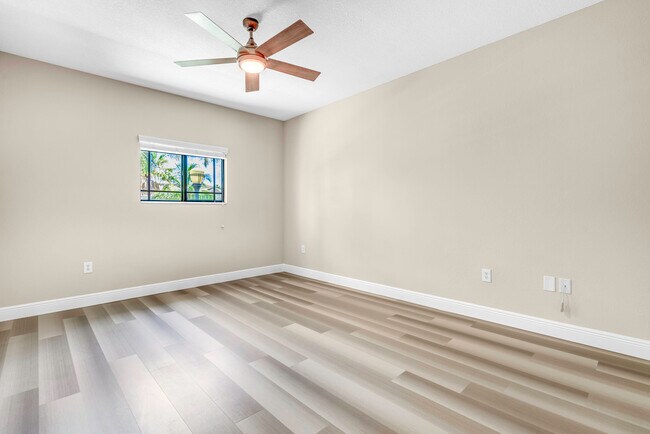 Building Photo - 2802 Sarento Pl