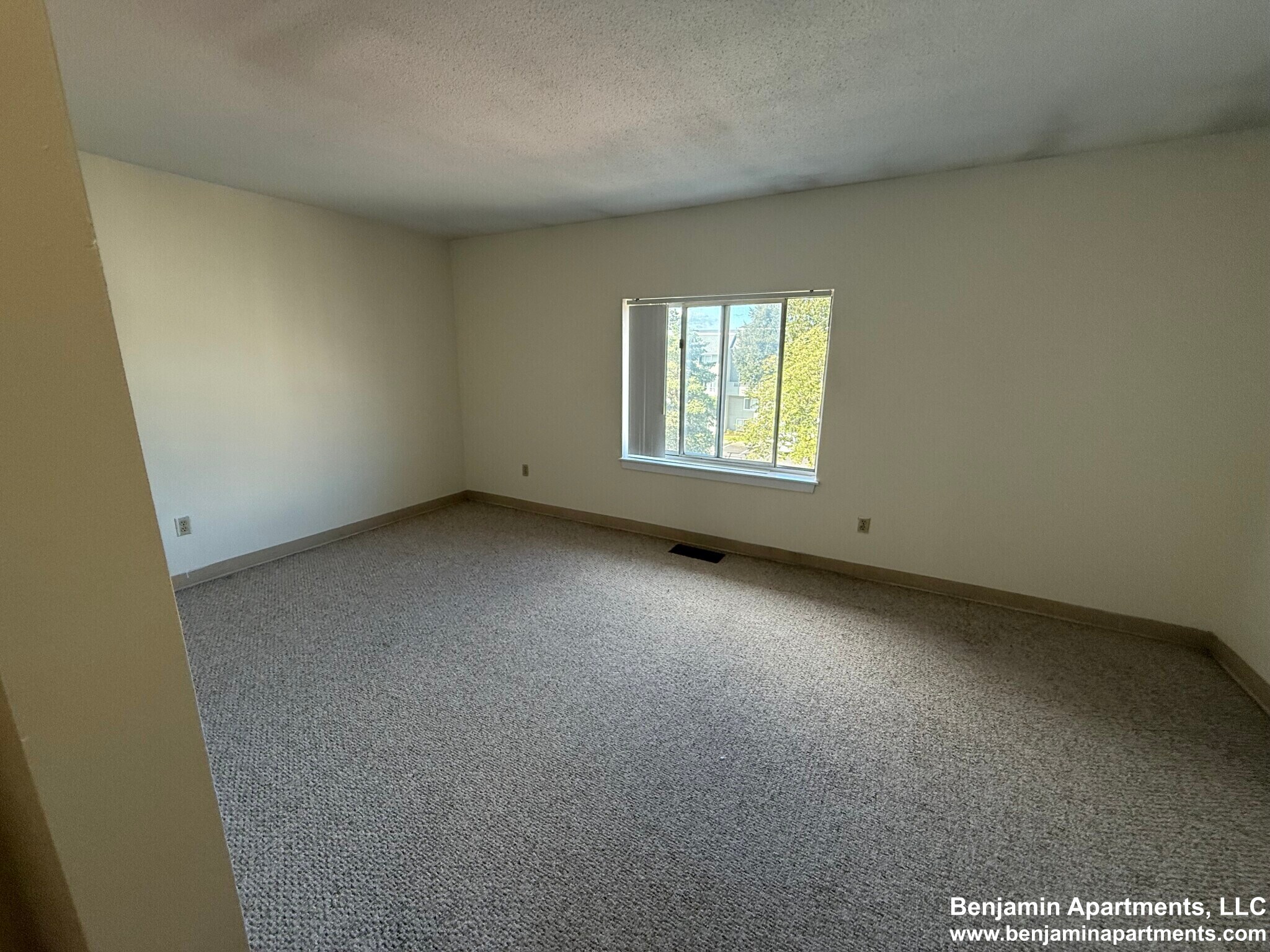 Building Photo - 142 North Beacon St