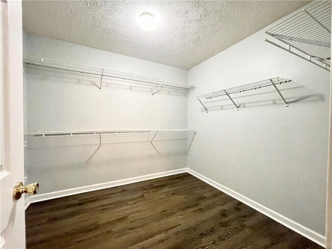 Building Photo - 1820 Chasewood Park Dr