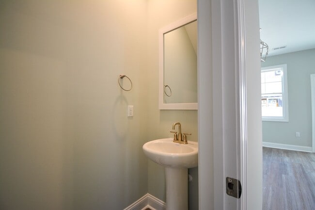 Building Photo - Gorgeous 2 Bedroom Townhome in Beachside Village