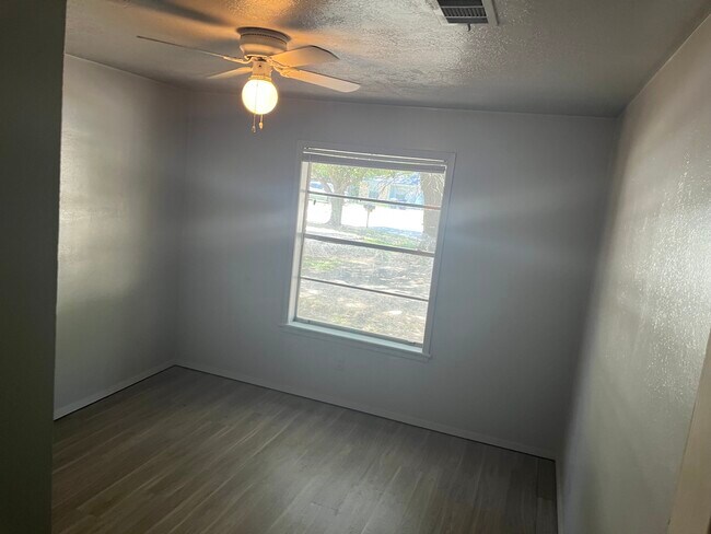 Building Photo - 1412 Bermuda Ct