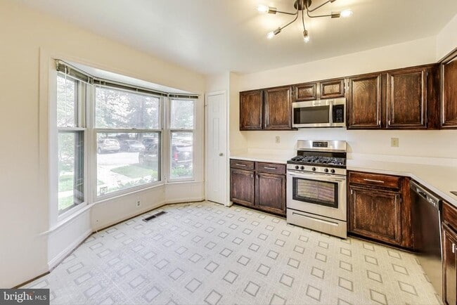 Building Photo - 10726 Pine Haven Terrace