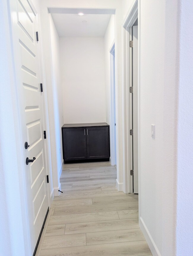 Building Photo - 5069 Brooks Cir