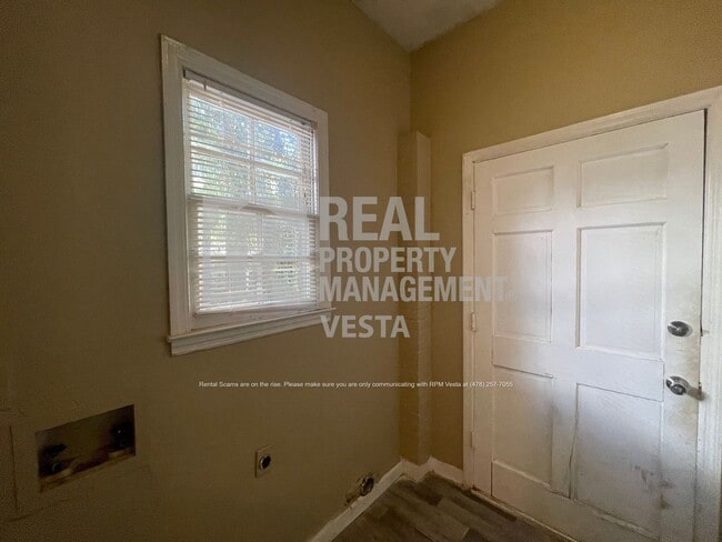 Building Photo - 1096 Hillyer Ave