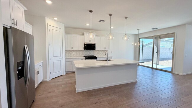 Building Photo - 15988 W Desert Spoon Dr