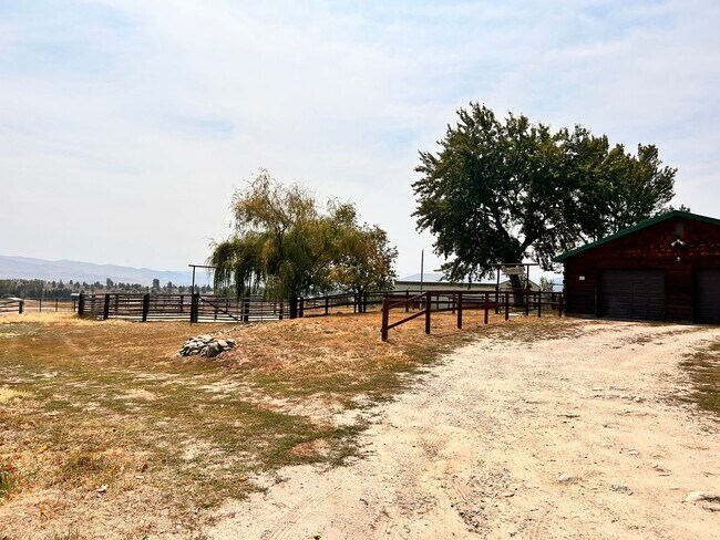 Building Photo - 10 Acres of Horse Property in Victor!