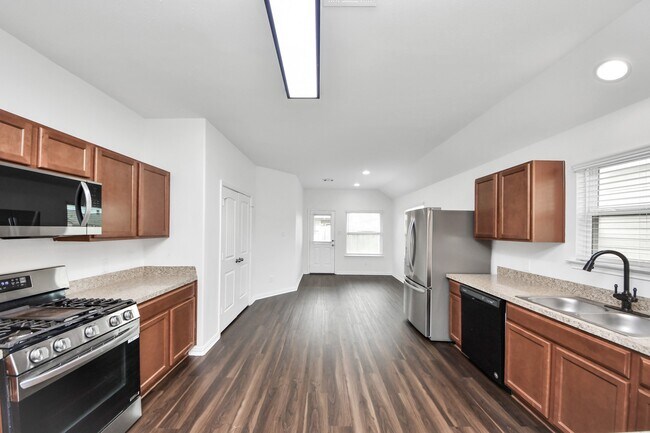 Building Photo - 10306 White Fir Villa Ave