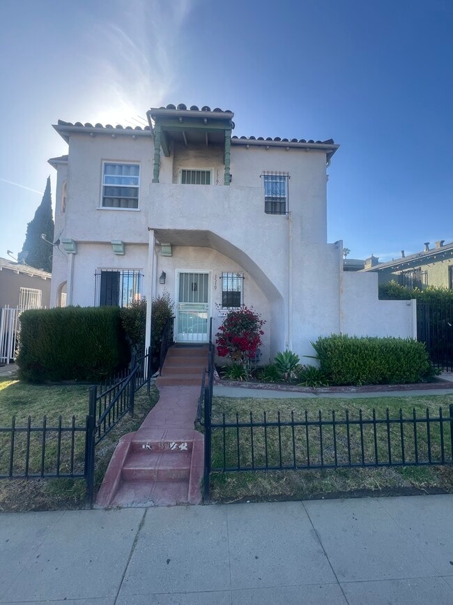 Building Photo - 1519 1/2 S Redondo Blvd