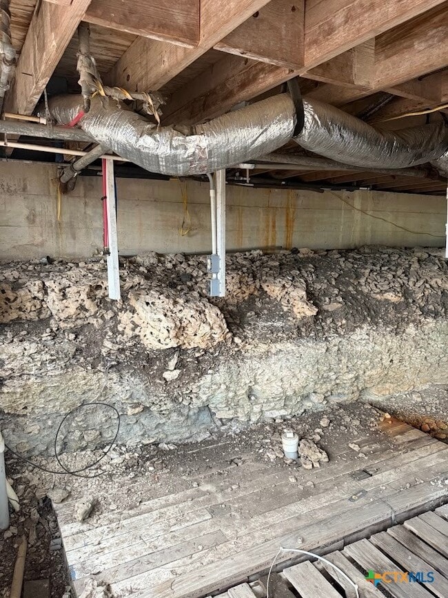 Building Photo - 827 Contour Dr