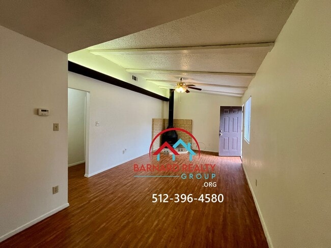 Building Photo - Available Now: 2 bed/1 bath Duplex With Hu...
