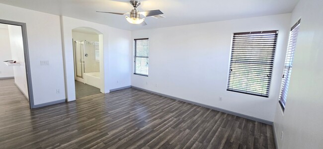 Building Photo - Upgraded-Gorgeous 3 bedroom in Henderson!