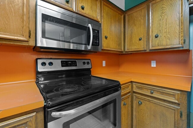 Building Photo - 709 Show Low Ct
