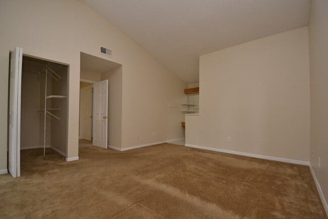 Building Photo - Cute 3 BR/2 BR Home  ~ Community Pool ~ Fe...