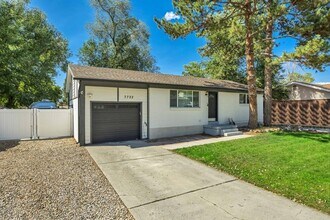 Building Photo - 4 Bedroom/ 2 Bathroom house in Midvale
