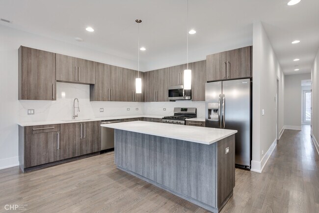 Building Photo - 1716 N California Ave