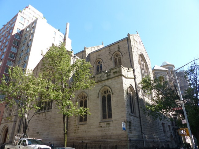 Building Photo - Stunning, Super Sunny Pre-War CORNER 1 BD,...