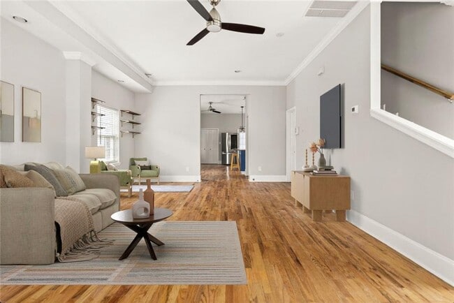 Building Photo - 66 Weyman Ave SW