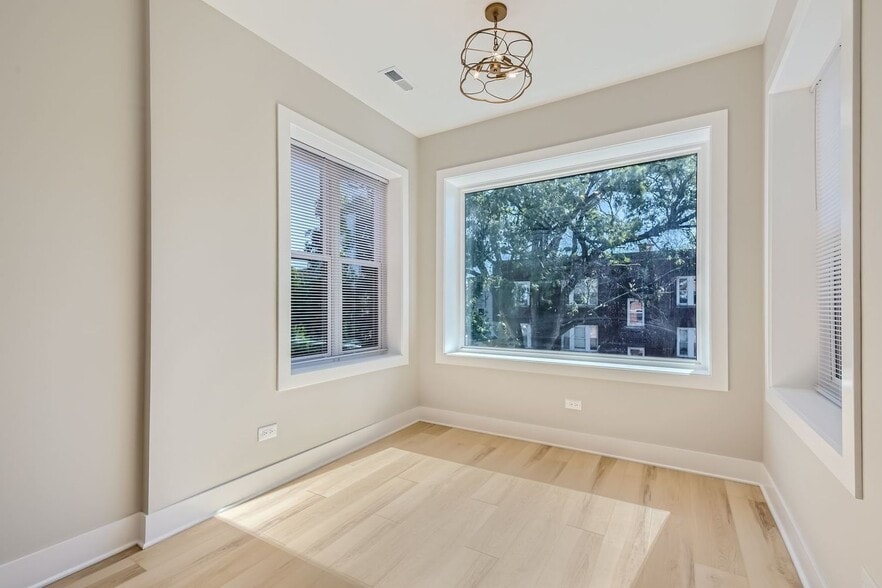 Building Photo - 4908 N Rockwell St