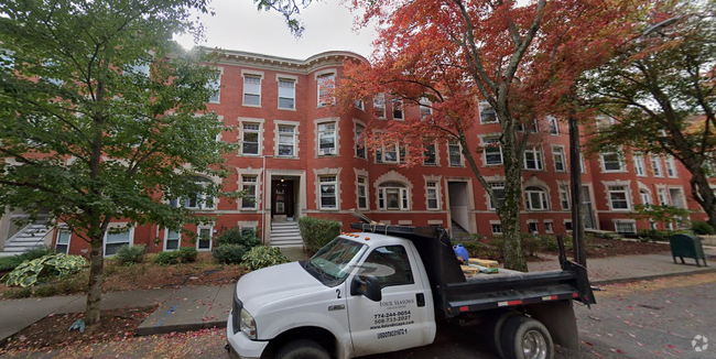 Building Photo - 10 Strathmore Rd