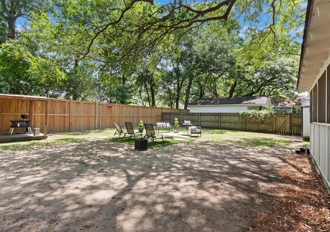 Building Photo - 1431 Glencoe Dr