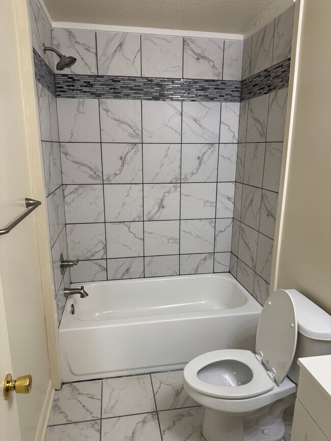 Building Photo - 435 N Church St