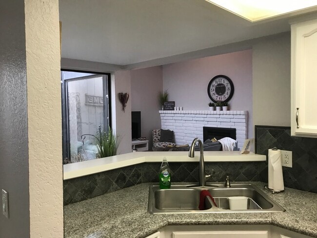 Building Photo - Upscale condo located in gated Community!