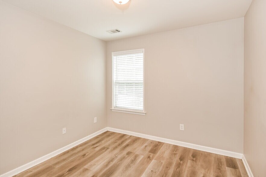 Building Photo - 6225 Smoke Ridge Ln