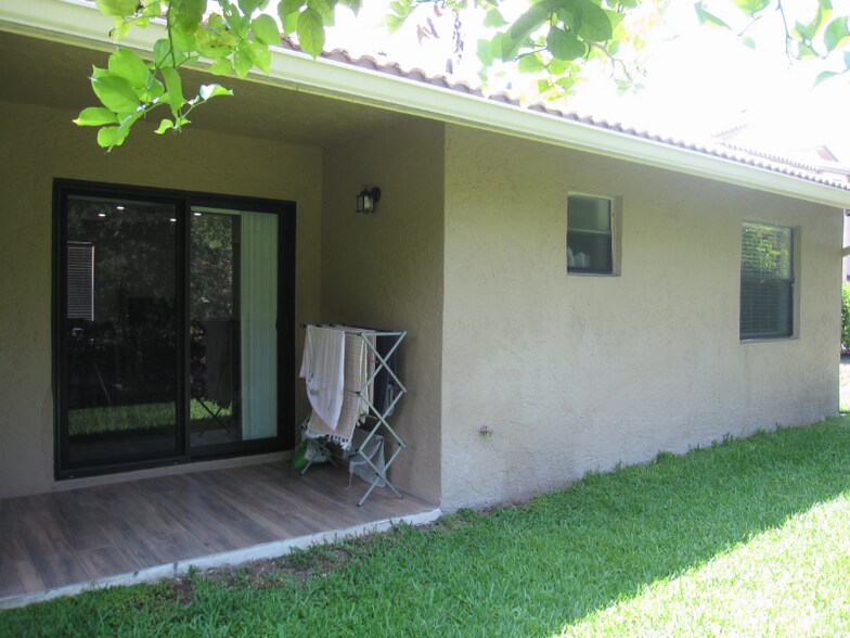 Building Photo - 4141 NW 114th Ave