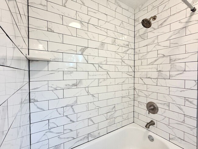 Building Photo - Your DeLand Escape: 4 Bedrooms + Pool at G...