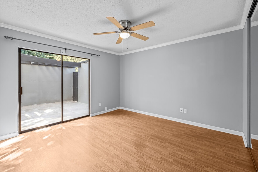 Building Photo - 3350 Altamont S