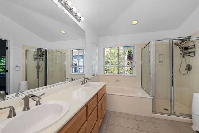 Building Photo - 166 Blackstone Dr