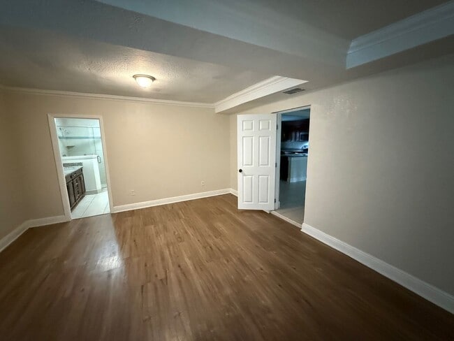 Building Photo - 3 Bedroom, 2 1/2 Bath Single Family Home With Pool