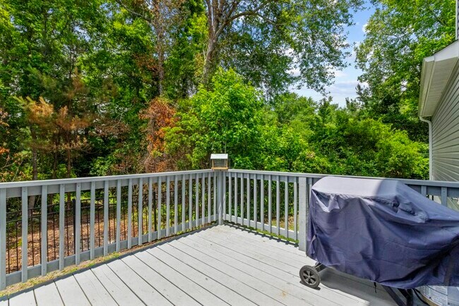 Building Photo - 205 Bangor Ct