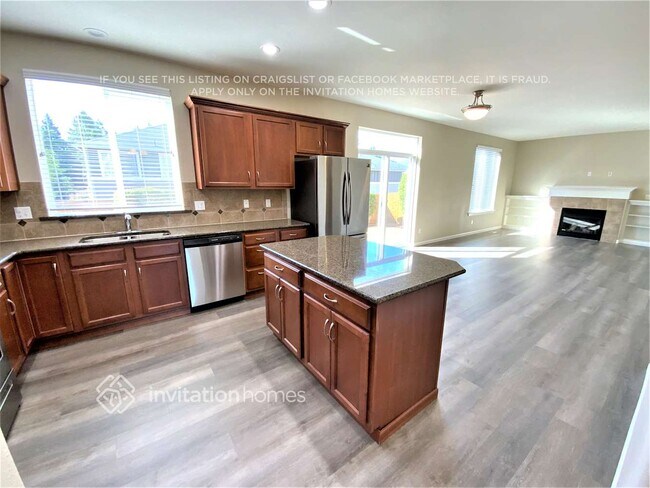 Building Photo - 1524 Bedstone Dr SE
