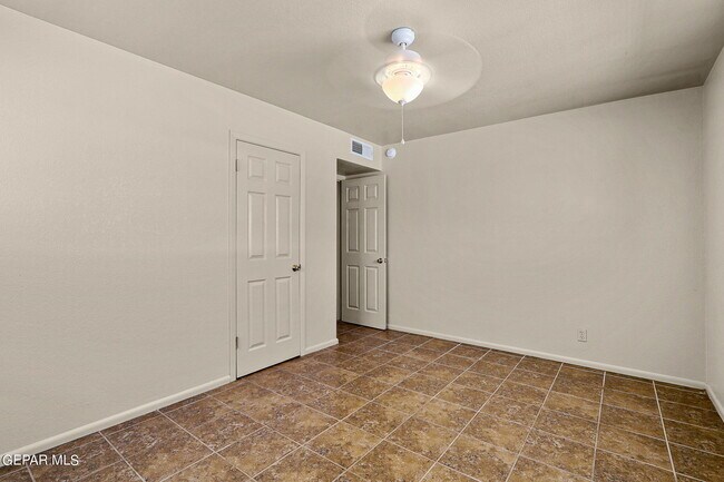 Building Photo - 4948 Aiken Ln