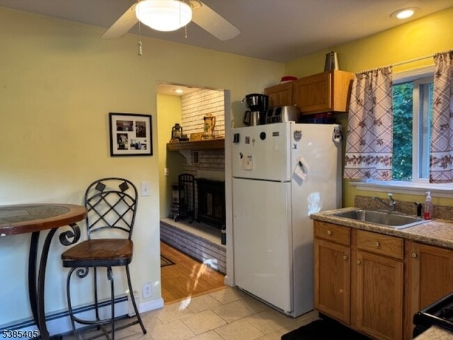 Building Photo - 12 Upper Lake Dr