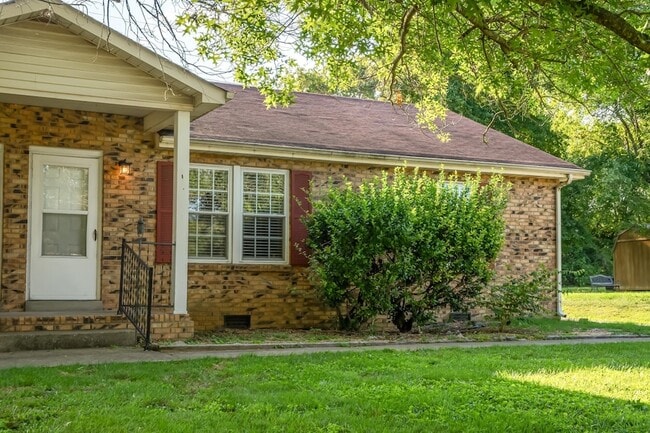 Building Photo - 1184 Meadowview Dr