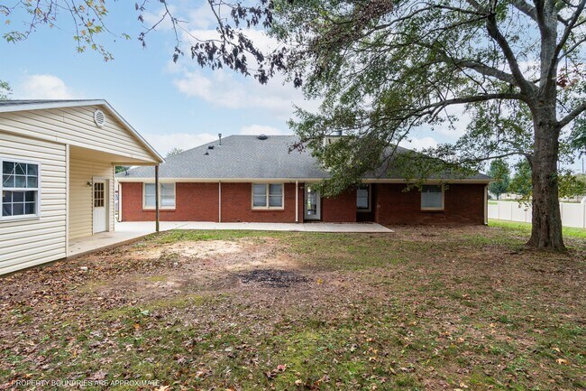 Building Photo - 102 Bordeaux Ln