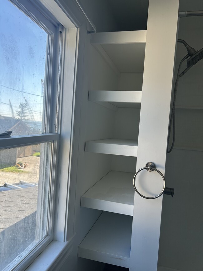 Building Photo - 11 Trinity St