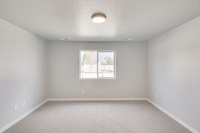 Building Photo - At Last, This Is What You’ve Been Searching For.