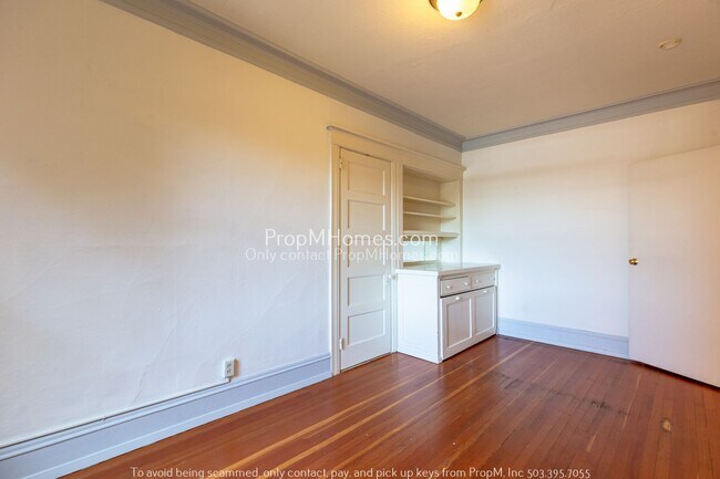 Building Photo - Live in the Heart of NW Portland! With Fre...