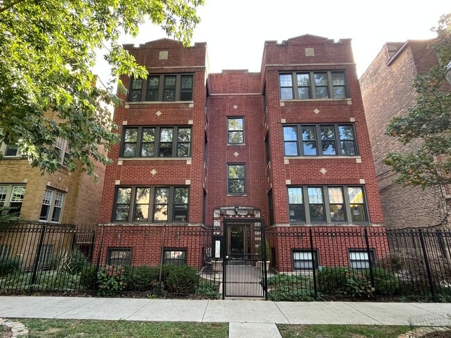 Primary Photo - Warm Vintage Jumbo 2BR 2Bth w fireplace an...