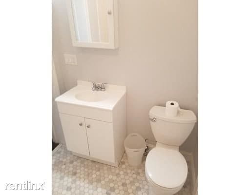 Building Photo - 1 br, 1 bath  - 62 W Rutland Sq 4