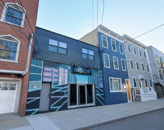 Building Photo - 381 1st St