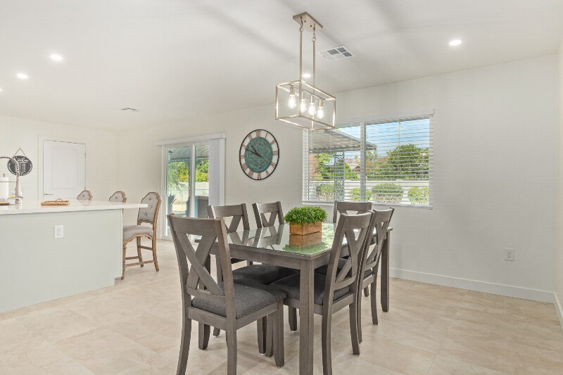 Building Photo - 9830 W Evergreen Dr